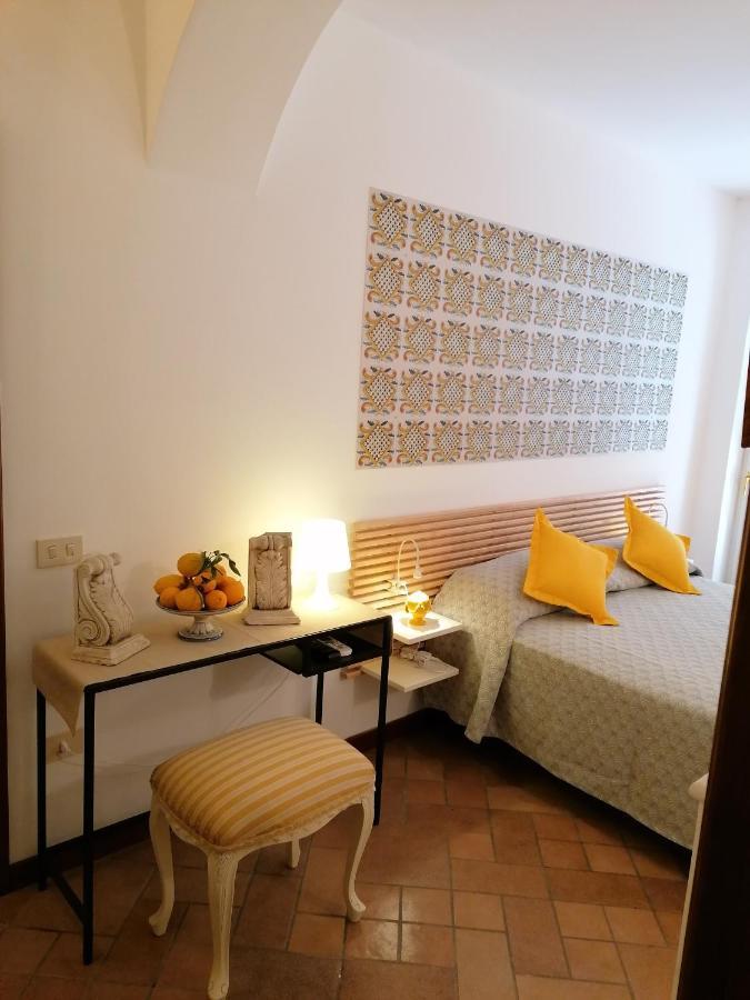 B&B Villa Teresa ซอร์เรนโต ภายนอก รูปภาพ